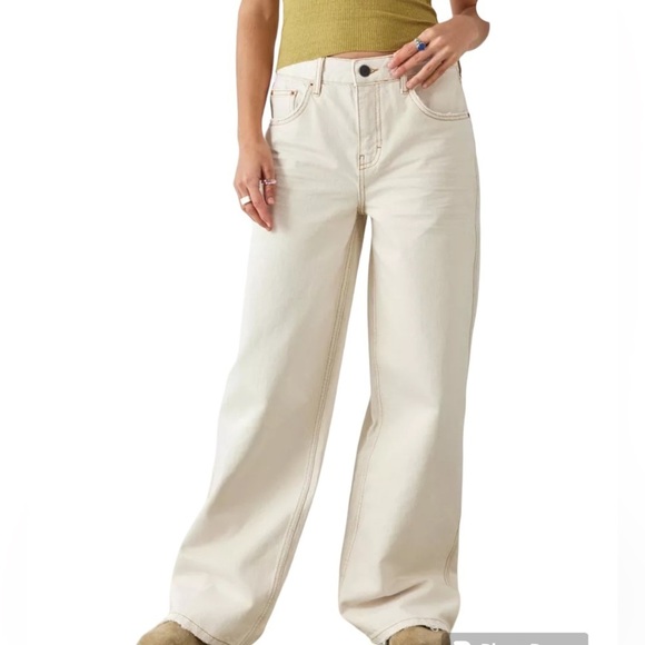 BDG Denim - BDG Mid-Rise Ecru Wide-Leg Puddle Jean size 30 Cream Color